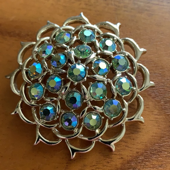 Sarah Coventry Jewelry - Gorgeous Sarah Coventry. Brooch pendant  sparkle